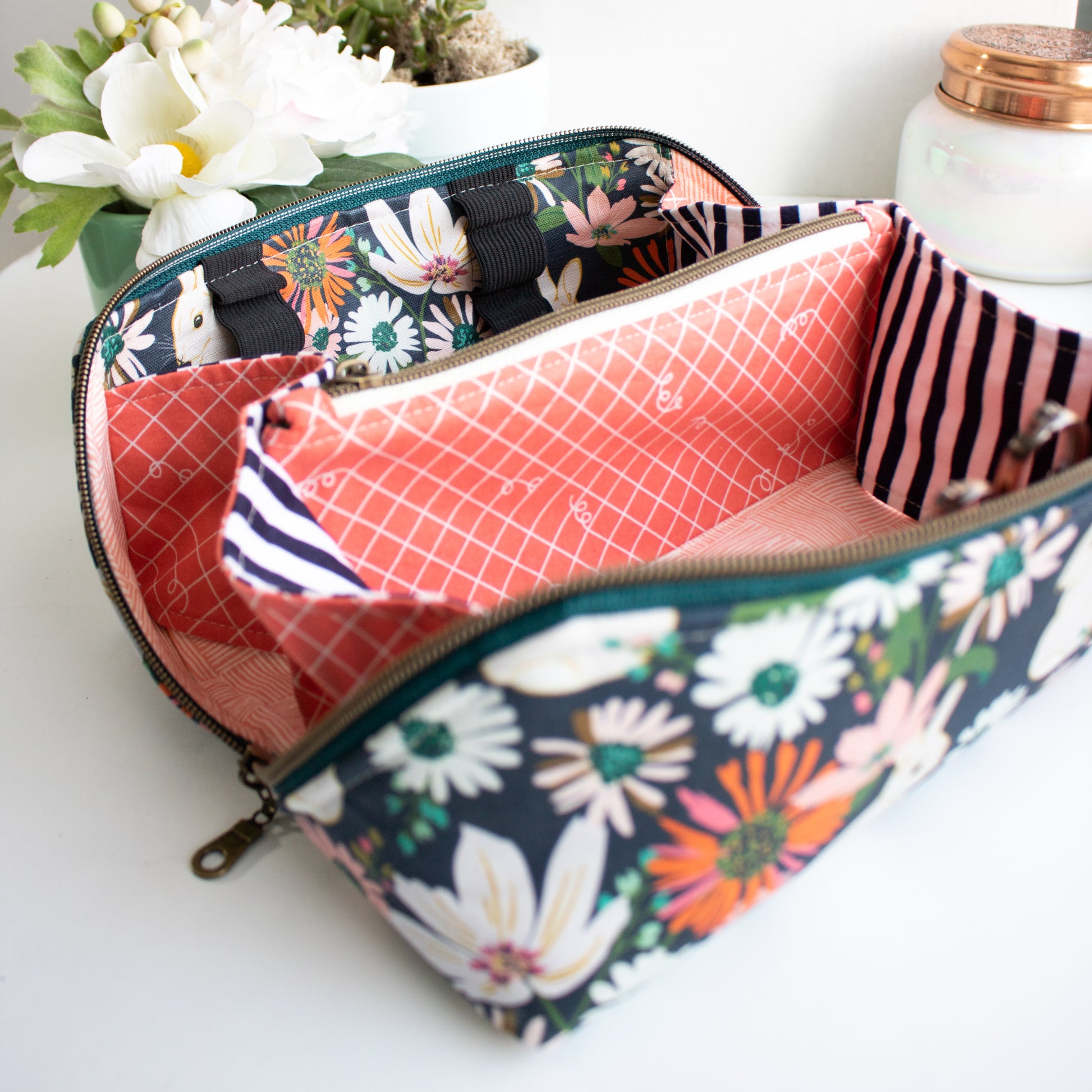 How to sew a simple zipper pouch with free tutorial - Ameroonie Designs